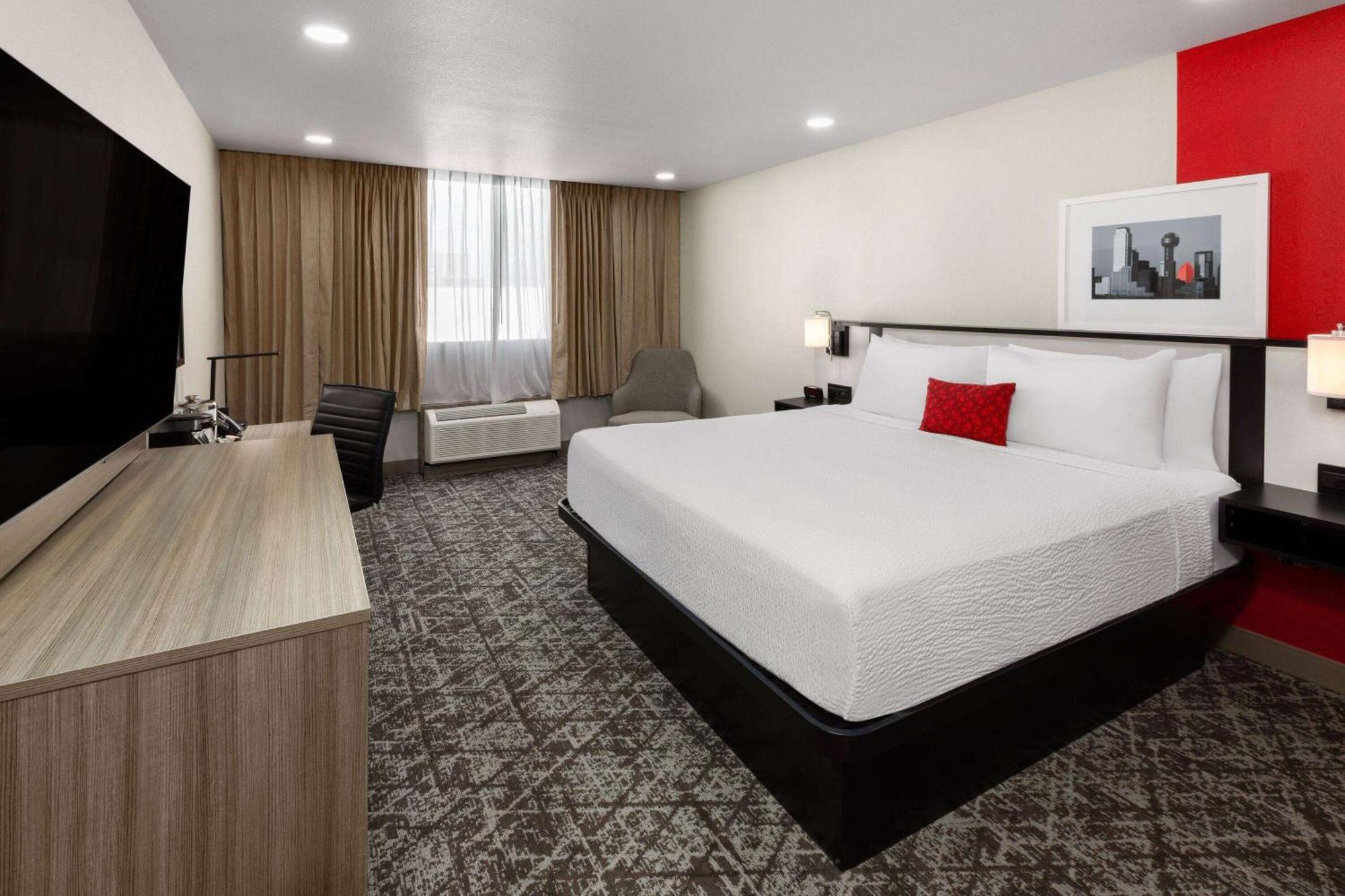 Hotel Ramada By Wyndham Dfw Airport Irving Exterior foto