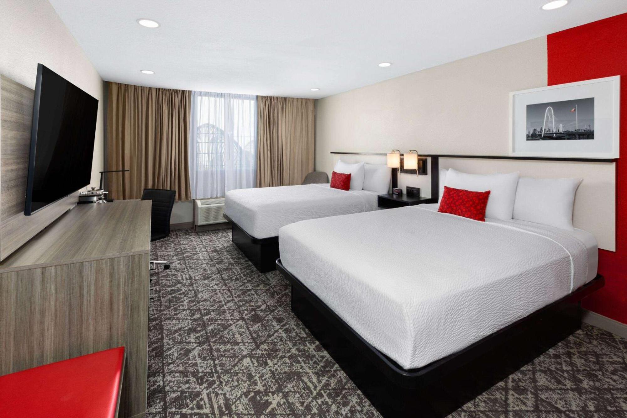 Hotel Ramada By Wyndham Dfw Airport Irving Exterior foto